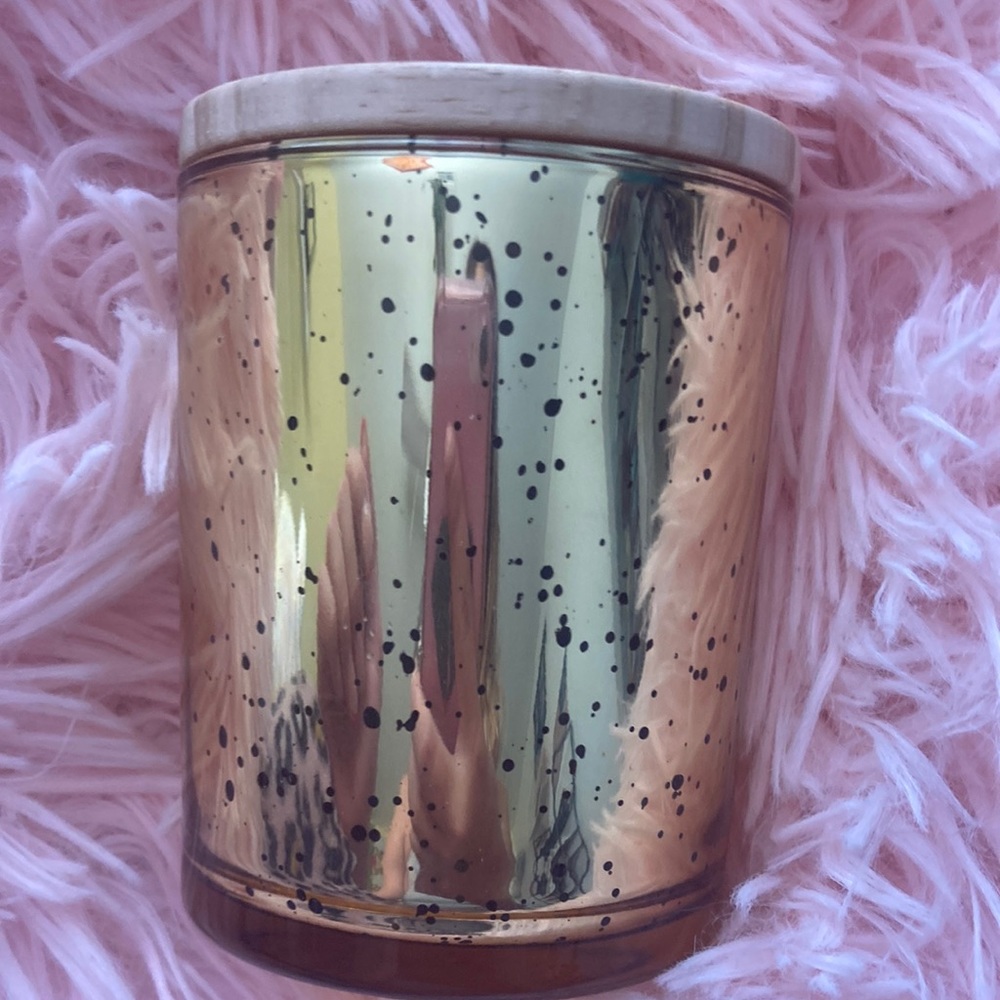 this amazing vanilla bean sent candle is for sale!!